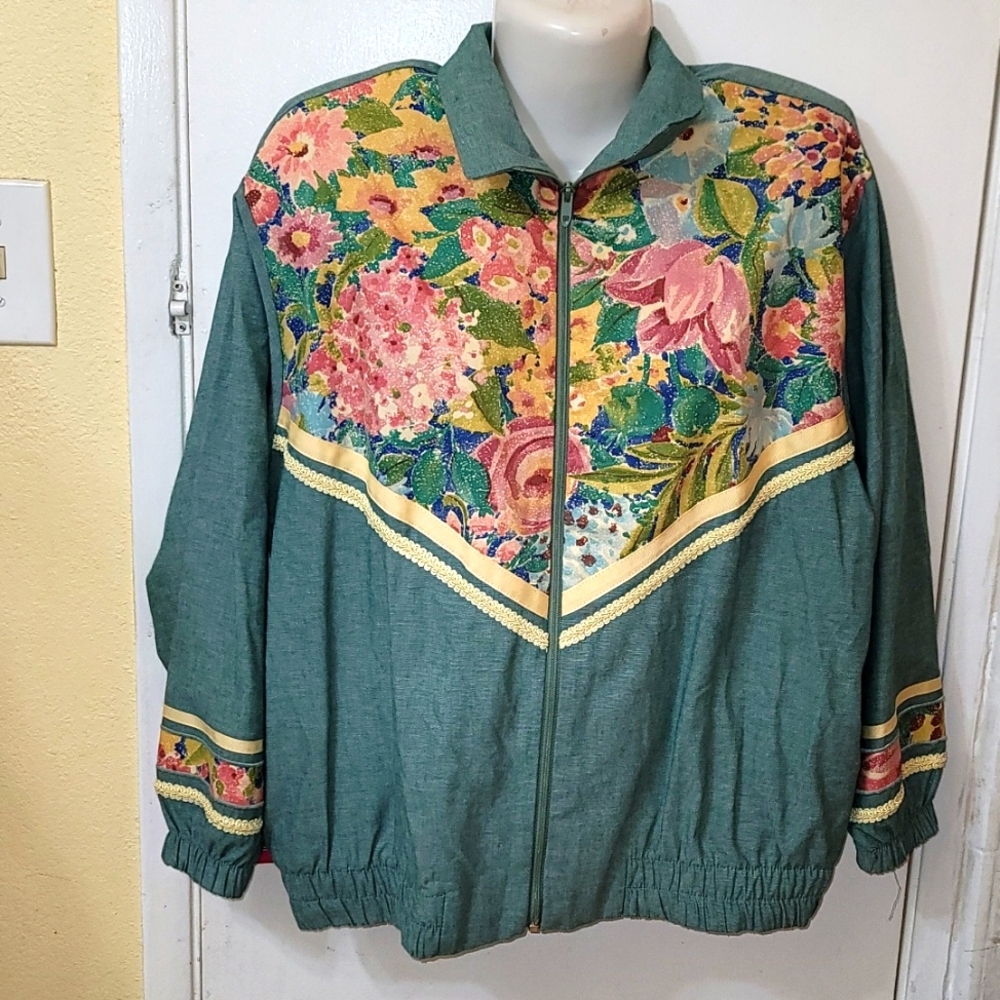 Southern Stitches and more vintage bomber zip up jacket floral pockets
